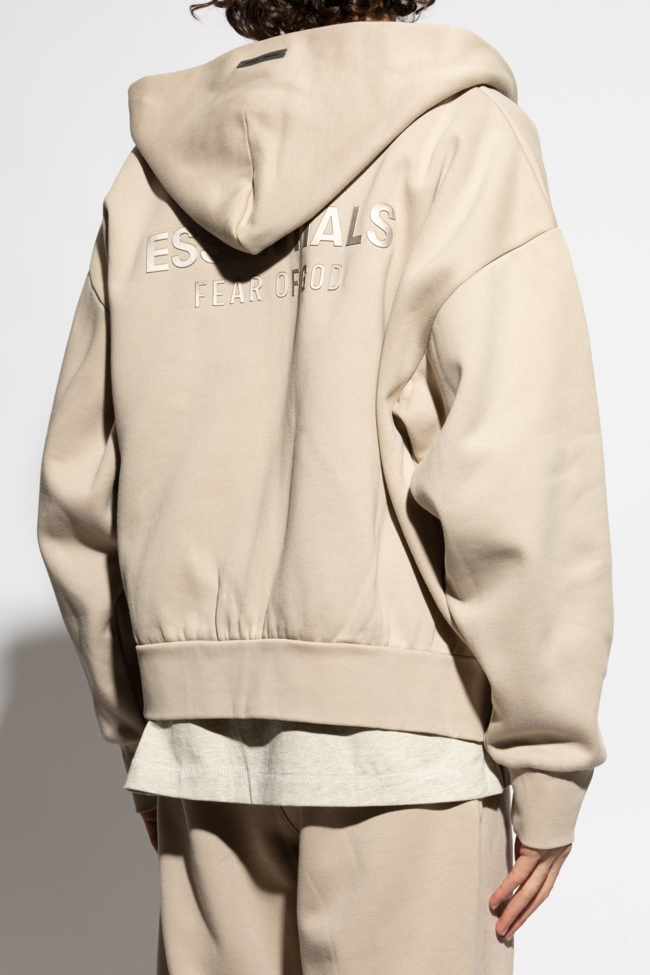 Tシャツ・カットソー FEAR OF GOD 24FW Sand Logo Fleece Sweatshirt 192HO246267F JERSEY CREWNECK TEE | ESSENTIALS FEAR OF GOD(エッセンシャル